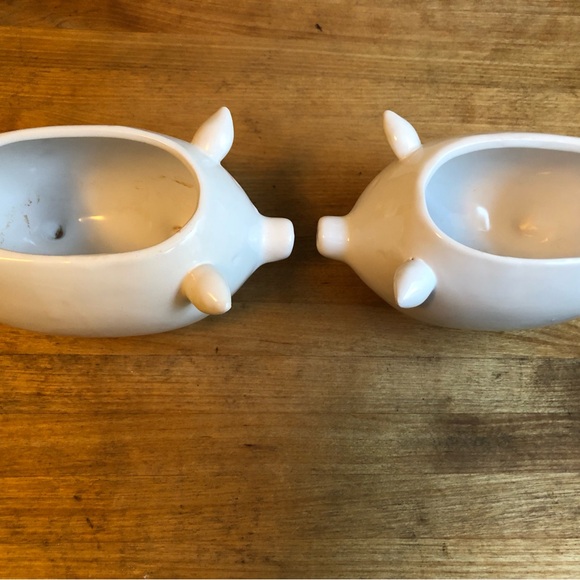 Two White Ceramic Piggy Pots, Pig Shaped Planters, Excellent Condition, Set of 2 - Picture 2 of 12